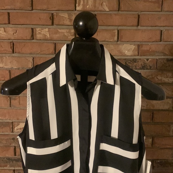NWT Bar III size small Sleeveless Button Down Top Stripped Black and White - Picture 2 of 12